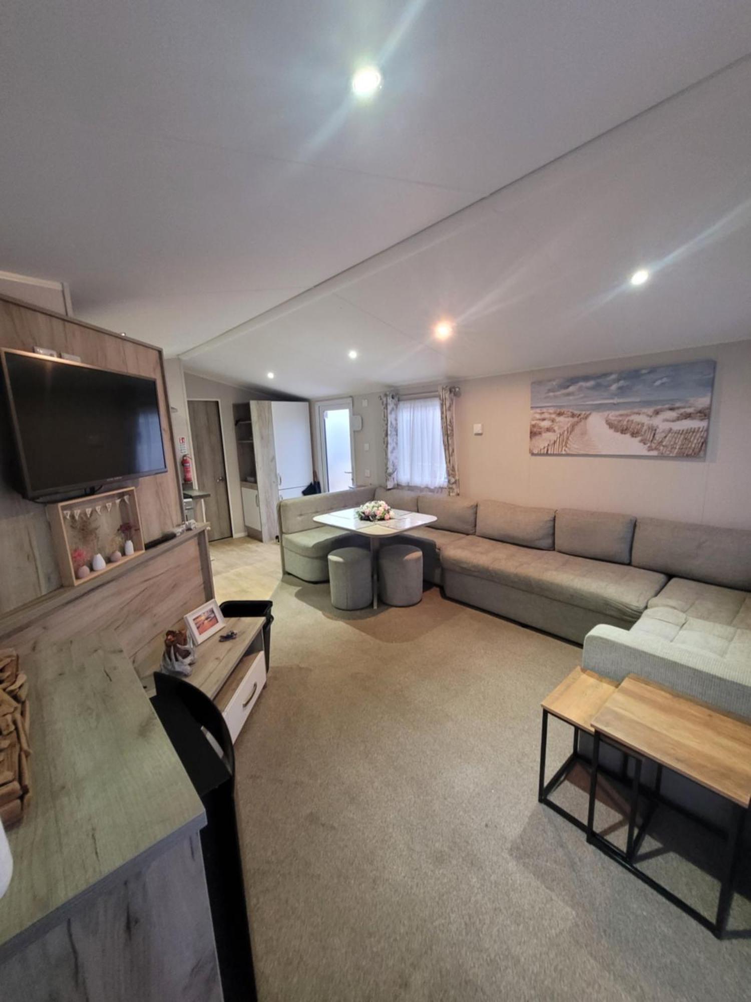 Berrow A22 Unity Beach Holiday Resort Unity Brean Sleeps 8 People 3 Bedrooms 1 Pet Stays Free מראה חיצוני תמונה